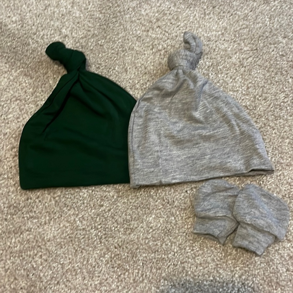 Loulou Company newborn hats and mittens